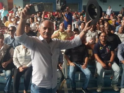 Luiz Carlos Ramos reúne 300 pessoas em encontro de lideranças